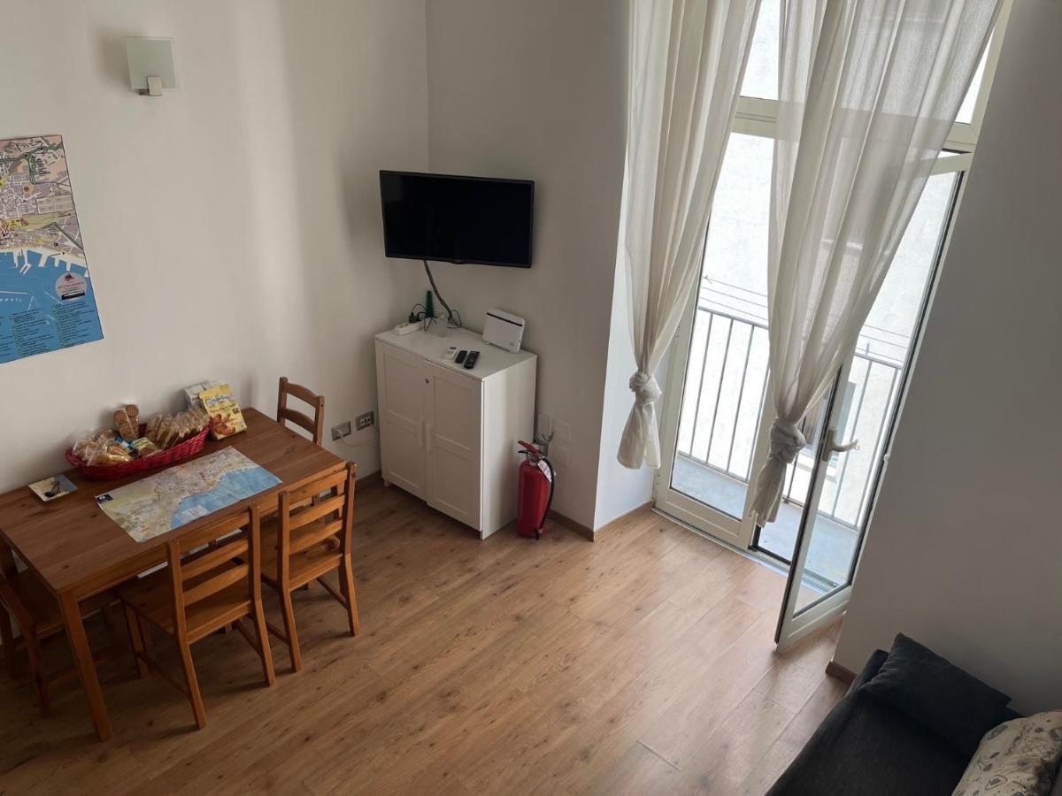 Ale & Tizy House Bed and Breakfast Napoli Eksteriør billede