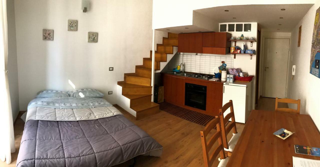 Ale & Tizy House Bed and Breakfast Napoli Eksteriør billede